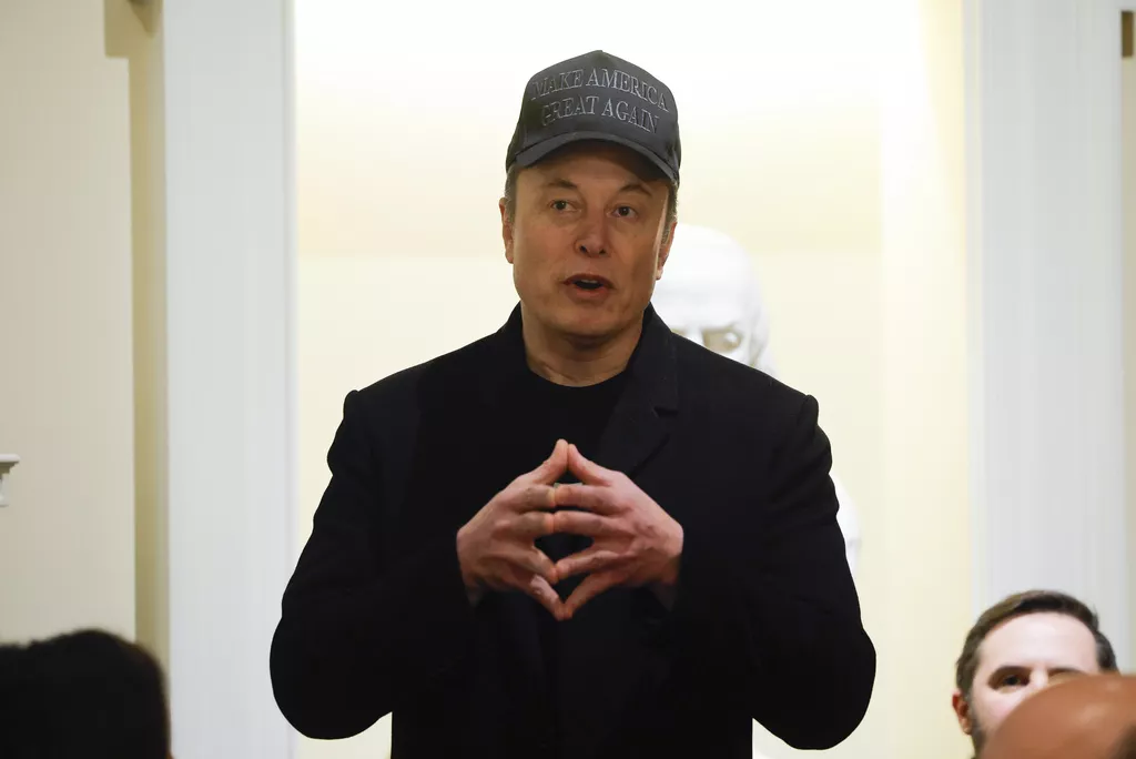 Musk: Zelenski treba da dozvoli mirnu tranziciju vlasti da izbjegne istragu o pranju novca