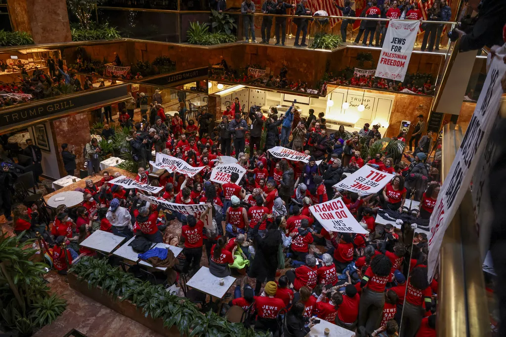 Skoro 100 demonstranata uhapšeno tokom protesta u New Yorku u znak podrške Khalilu