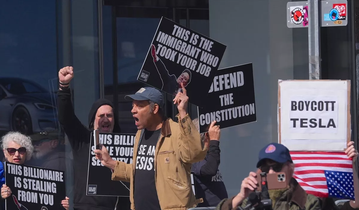 Demonstranti protestirali protiv Elona Muska u New Yorku