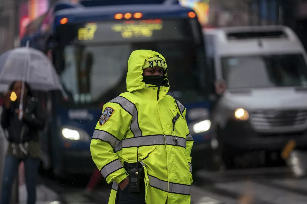 Muškarac zapaljen na Times squareu, policija traga za napadačem