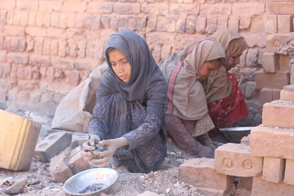 Ekonomski oporavak Afganistana usporava dok devet od 10 porodica gladuje ili se zadužuje