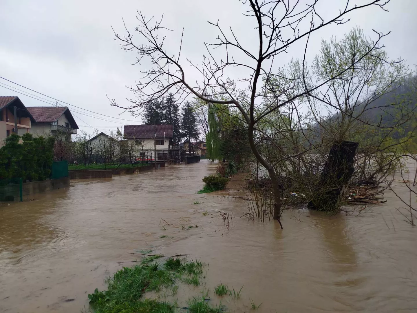 Bageri na terenu, građani skeptični: Je li Banjaluka spremna za odbranu od poplava? 