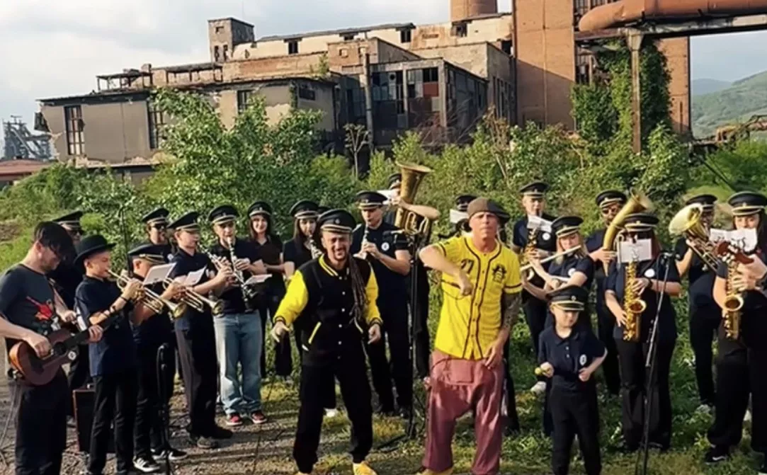 Dubioza na simboličnoj lokaciji proslavila 1. maj uz kultnu pjesmu: 'Danas se rastajemo'