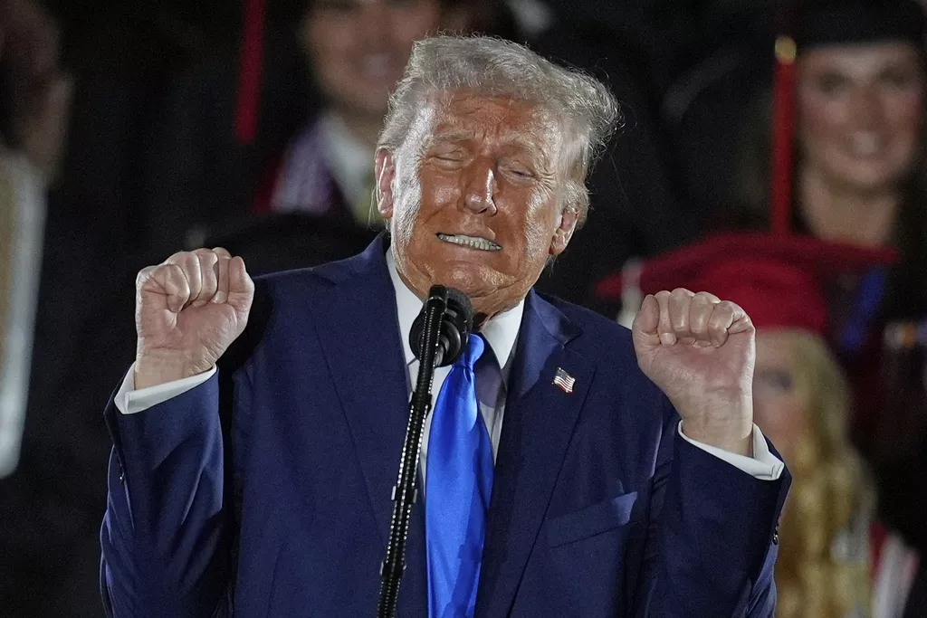 Vatikan i Italija besni zbog AI fotografije Trumpa kao pape