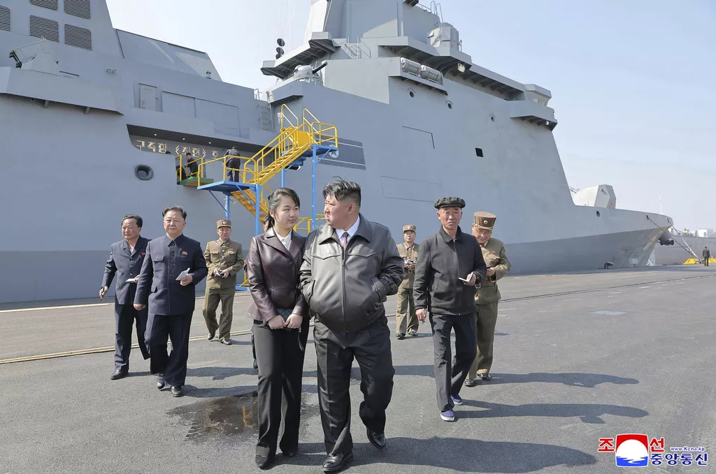 Kim Jong Un obišao vojni pogon za proizvodnju savremenih tenkova