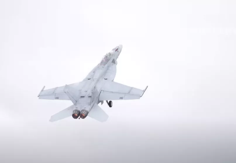 Američki borbeni avion Super Hornet pao s piste nosača aviona