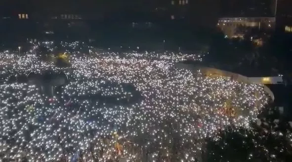 Hiljade u Slovačkoj protestovale: "Fico je proveo Dan pobjede uz ratnog zločinca"