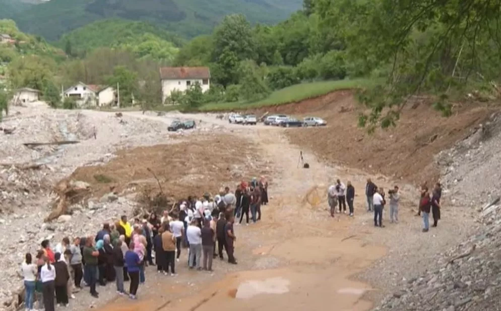 Protest mještana kod Konjica: U poplavama uništeni grobovi, stanovnici po selu pronalaze kosti