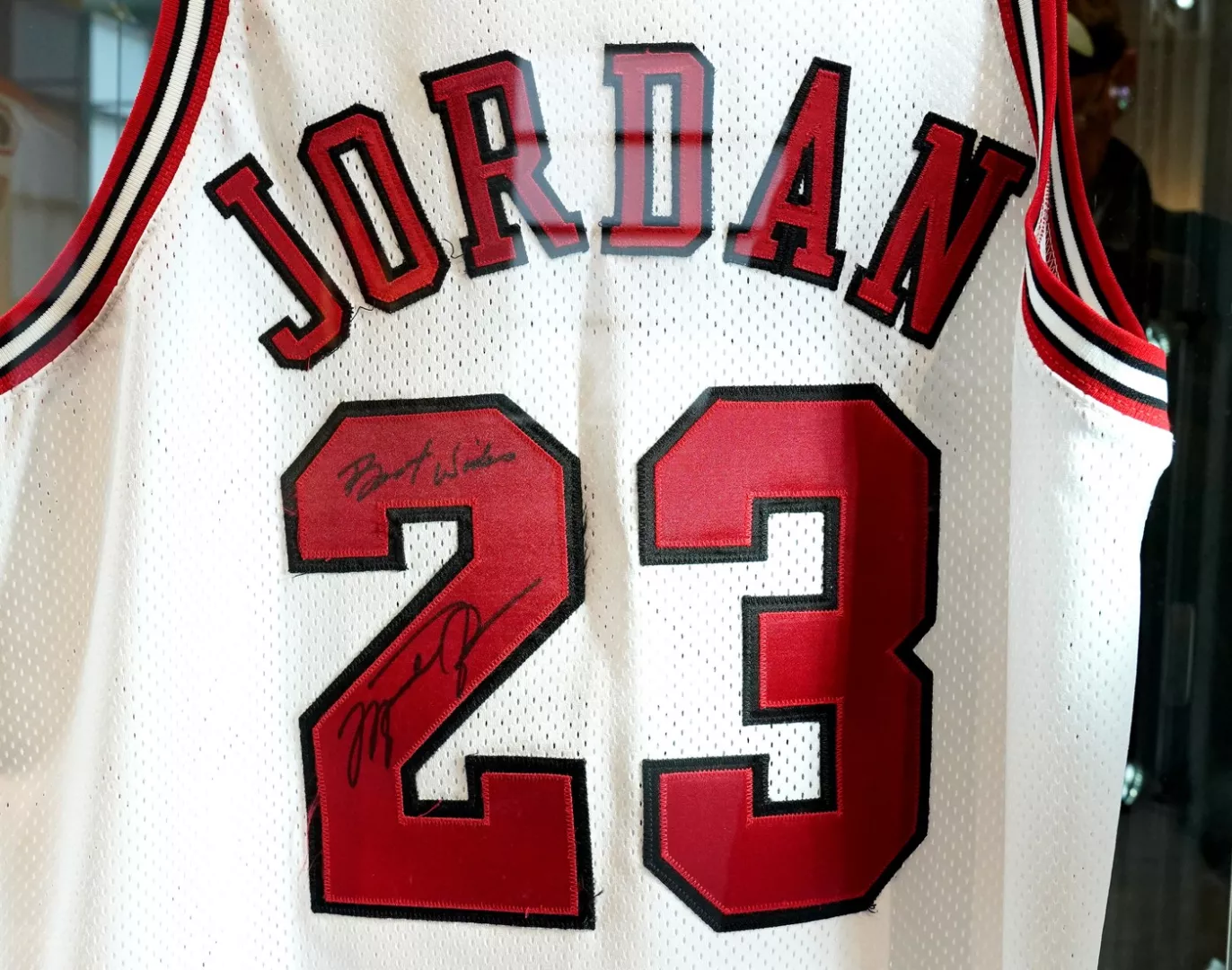 Jordanov dres iz 1993. prodat za 2, 6 miliona dolara