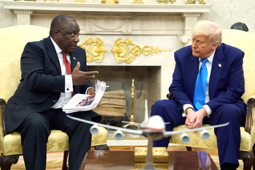 Trump dočekao južnoafričkog predsjednika sa prigušenim svjetlom i neugodnim videosnimkom