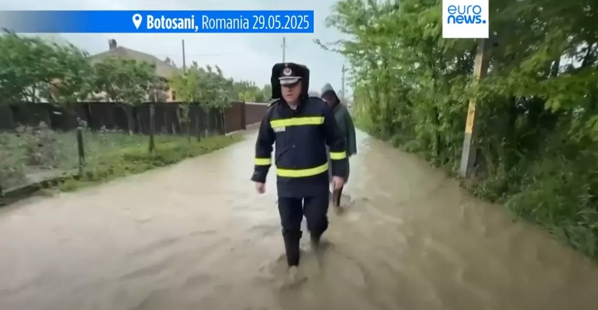 Poplave u Rumuniji: Stotine ljudi evakuisano, voda prijeti rudniku soli