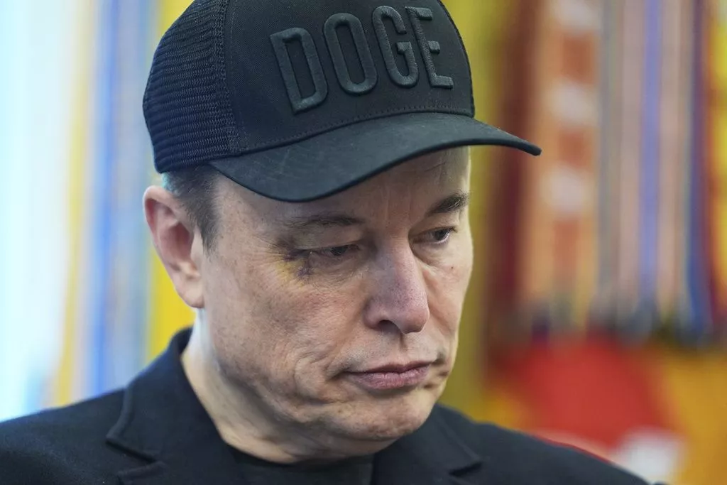 Musk se zbog modrice našalio na Macronov račun: Nisam bio blizu Francuske