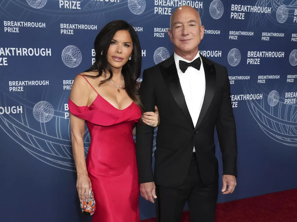 Jesu li Jeff Bezos i Lauren Sanchez stigli u Hrvatsku? Superjahta  snimljena kod Kaštela