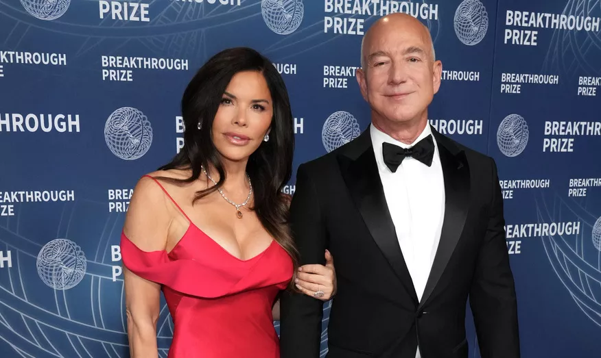Jesu li Jeff Bezos i Lauren Sanchez stigli u Hrvatsku? Superjahta  snimljena kod Kaštela