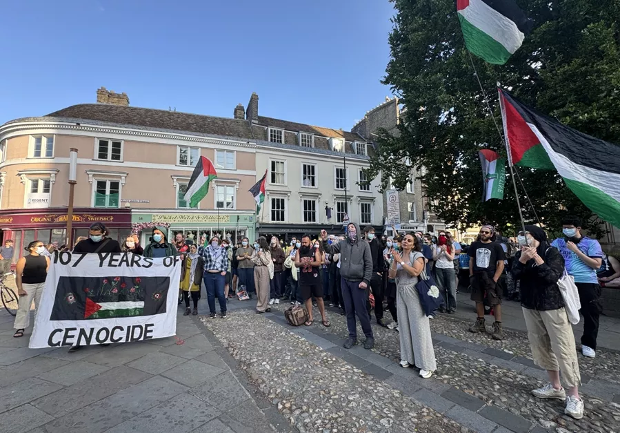 Studenti u Cambridgeu protestuju tražeći od univerziteta da prekine veze s izraelskim firmama