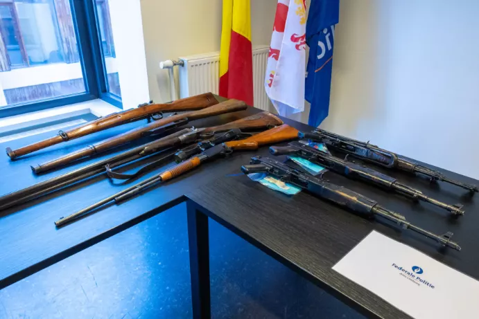Europol razbio mrežu trgovaca oružjem, zaplijenjena 74 pištolja
