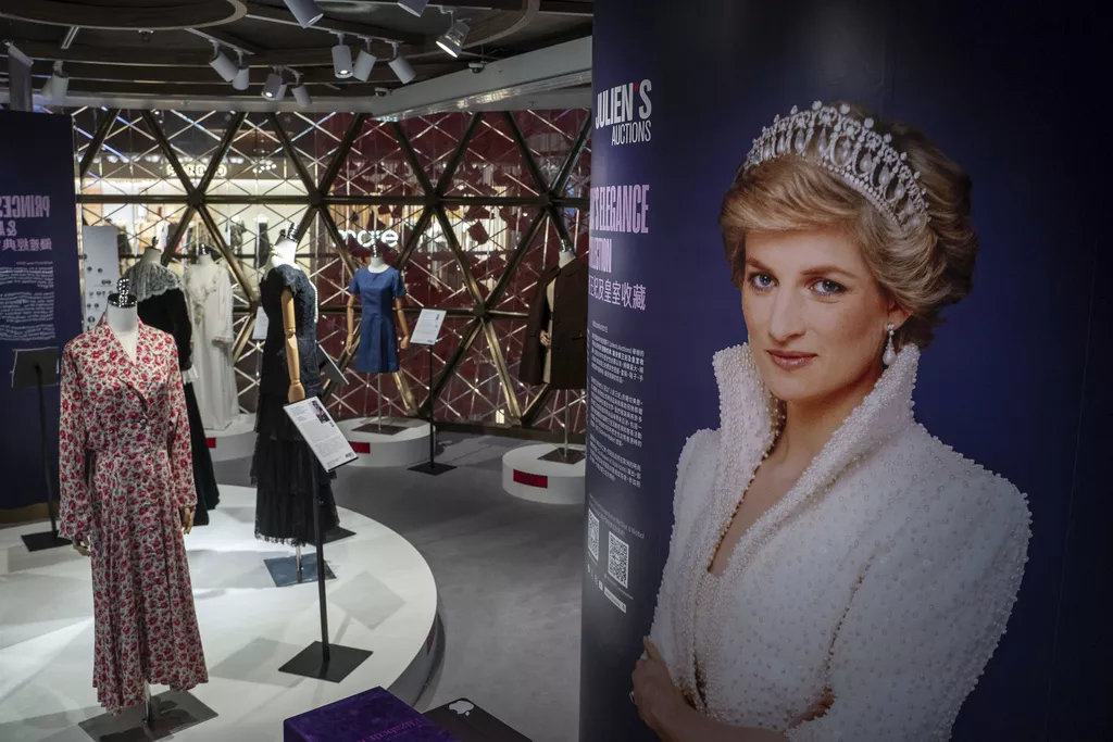 Više od 200 predmeta iz garderobe princeze Diane na aukciji