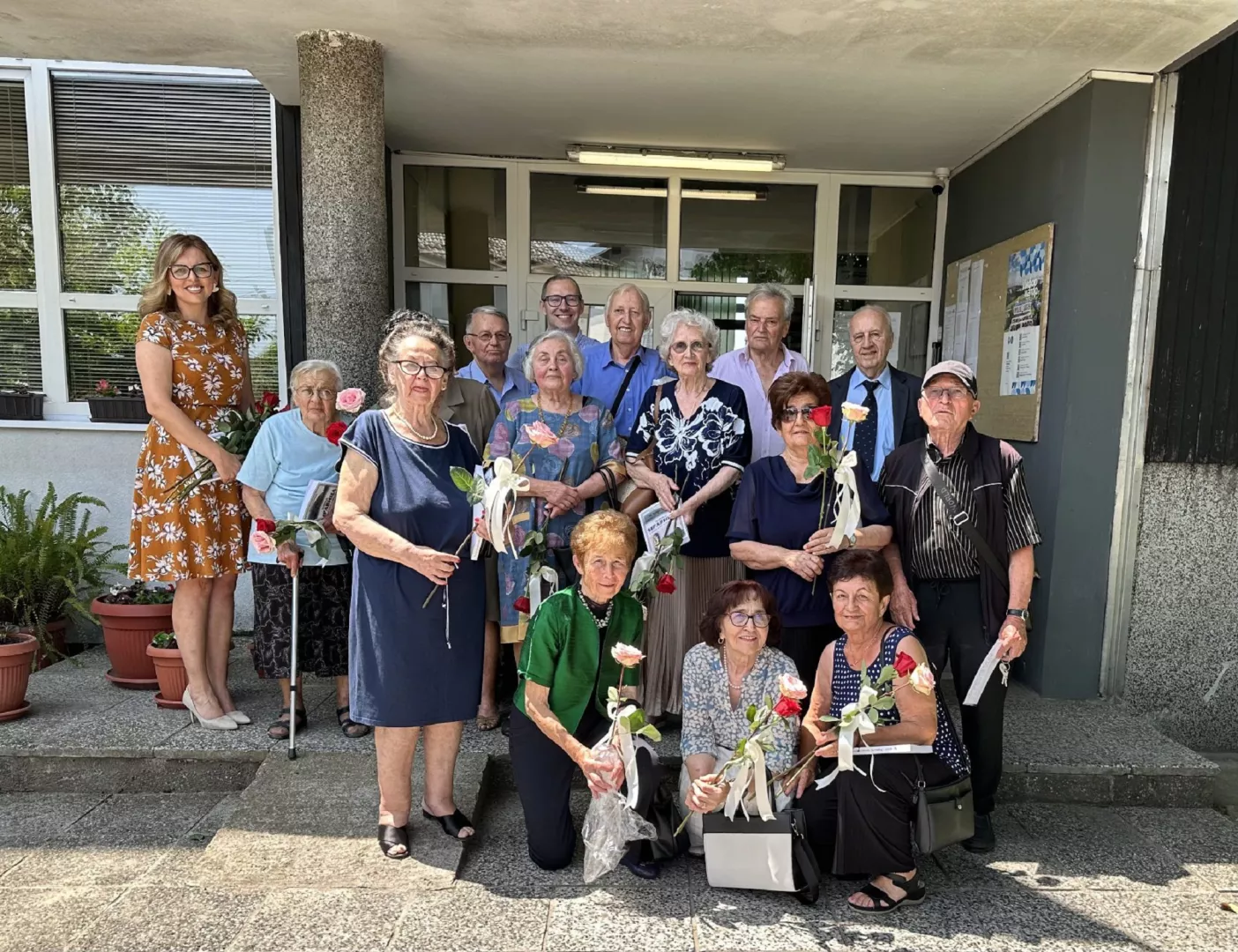 Prva generacija gimnazijalaca u Prnjavoru proslavila 60 godina mature