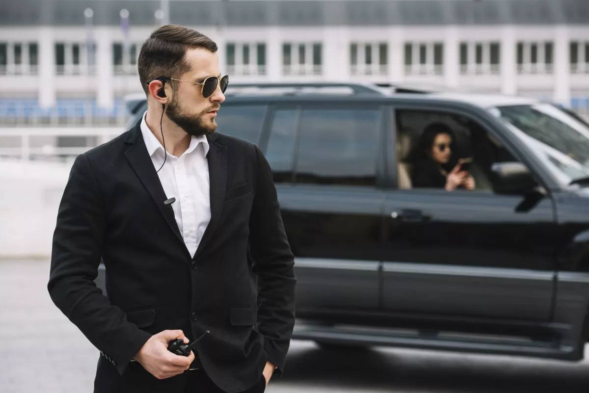 Lično osiguranje u BiH: Diskretna sigurnost za VIP klijente i do 8.000 KM dnevno