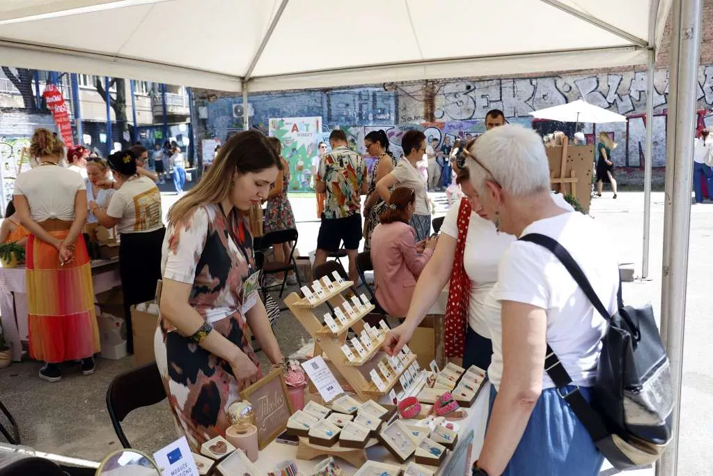 Deseti humanitarni OREA Art Market danas u Sarajevu okupio 50 izlagača iz BiH i regije
