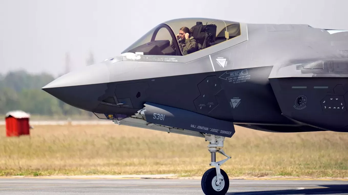 Intenzivno kretanje vojnih aviona signalizira brzo povećanje američkih udarnih sposobnosti na Bliskom istoku