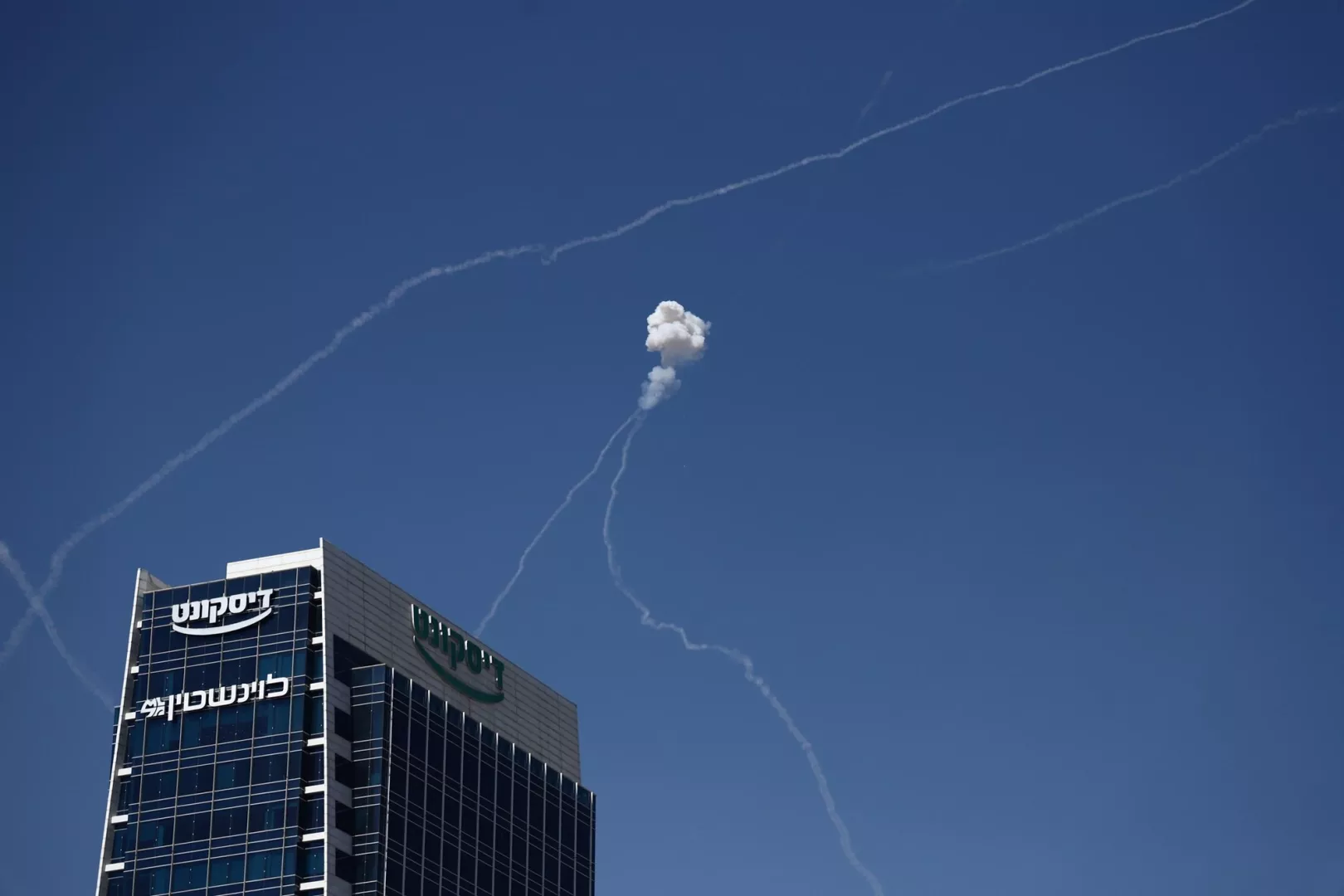 UŽIVO | Iran i Izrael pokrenuli nove napade, tokom noći izbio požar