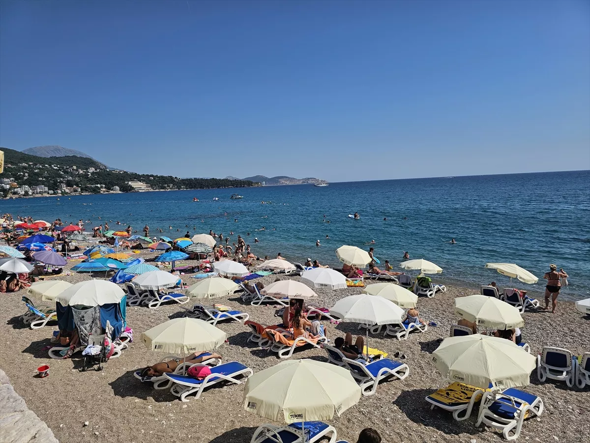 Početak turističke sezone u Crnoj Gori obilježile više cijene, gužve i nedostatak radne snage