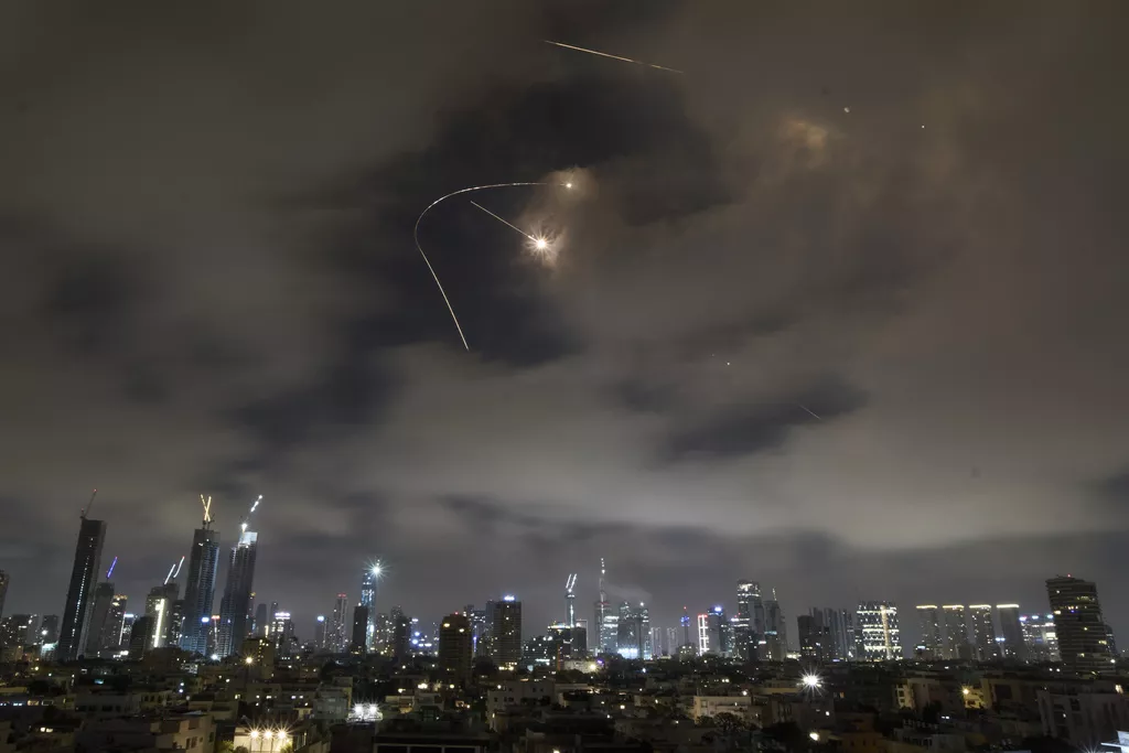 Iran evakuirao nuklearna postrojenja prije napada
