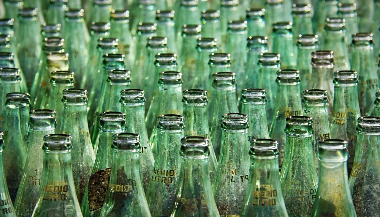 Iznenađujuće otkriće: Staklene flaše sadrže više mikroplastike od plastičnih!?