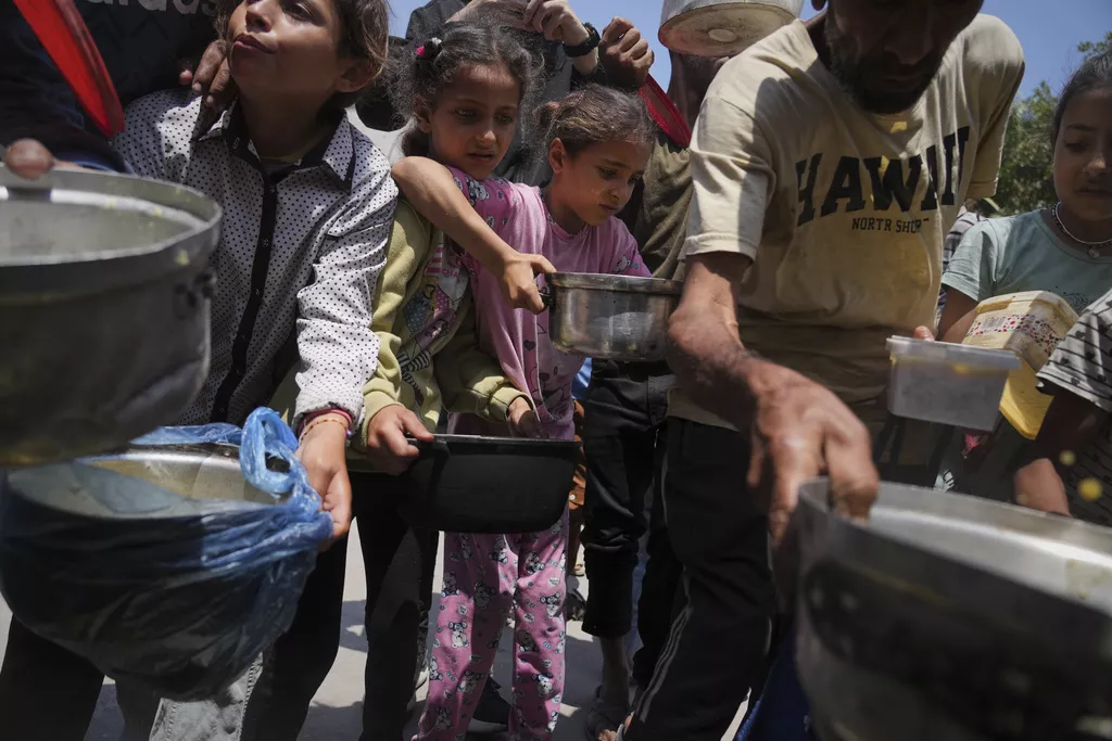 Palestinci u redovima za vodu dok se nastavlja blokada pomoći u Pojasu Gaze