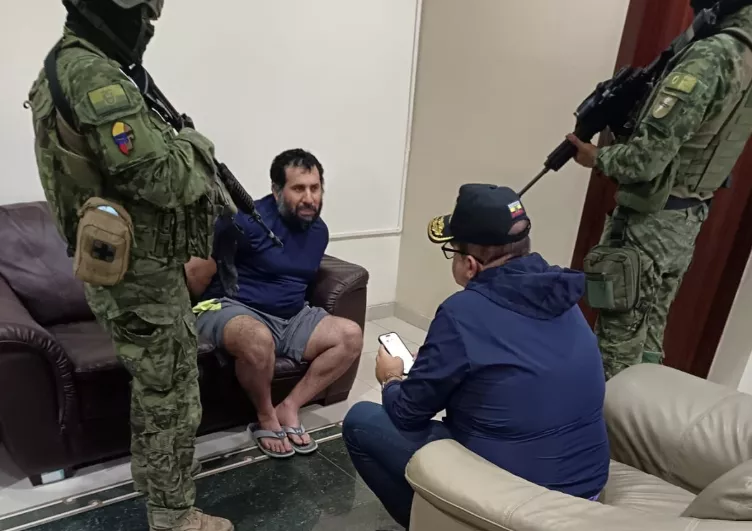 Uhapšen najtraženiji narkobos u Ekvadoru, skrivao se u rupi ispod kuhinjskog pulta