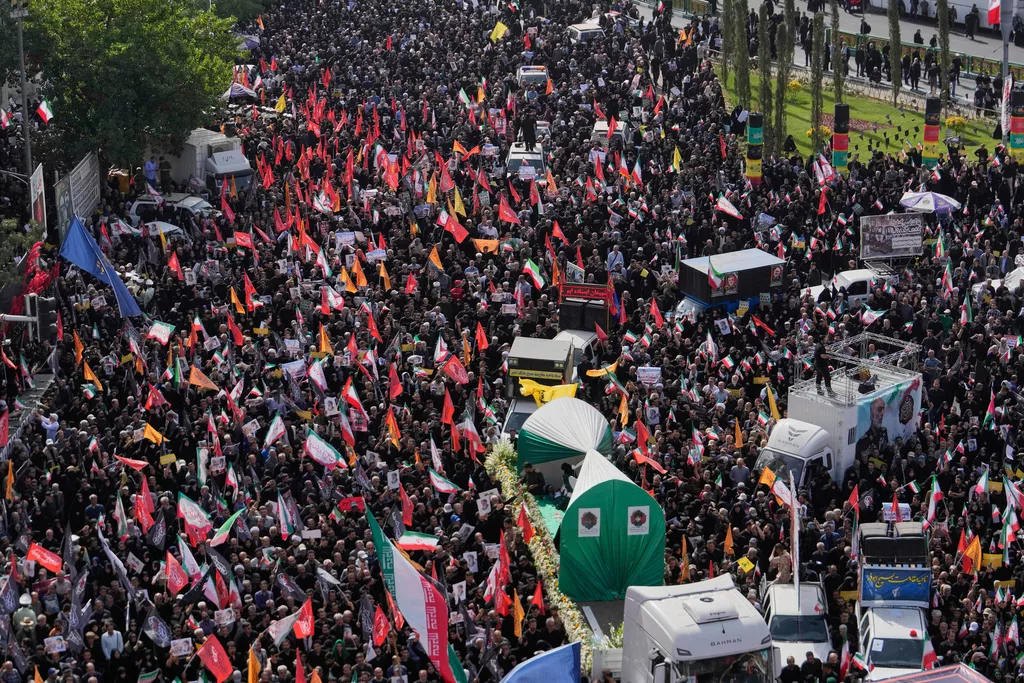 Sahrana ubijenih iranskih komandanata, naučnika i civila u Teheranu