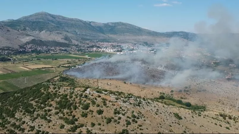 I dalje aktivan požar na području Trebinja, ne prijeti kućama