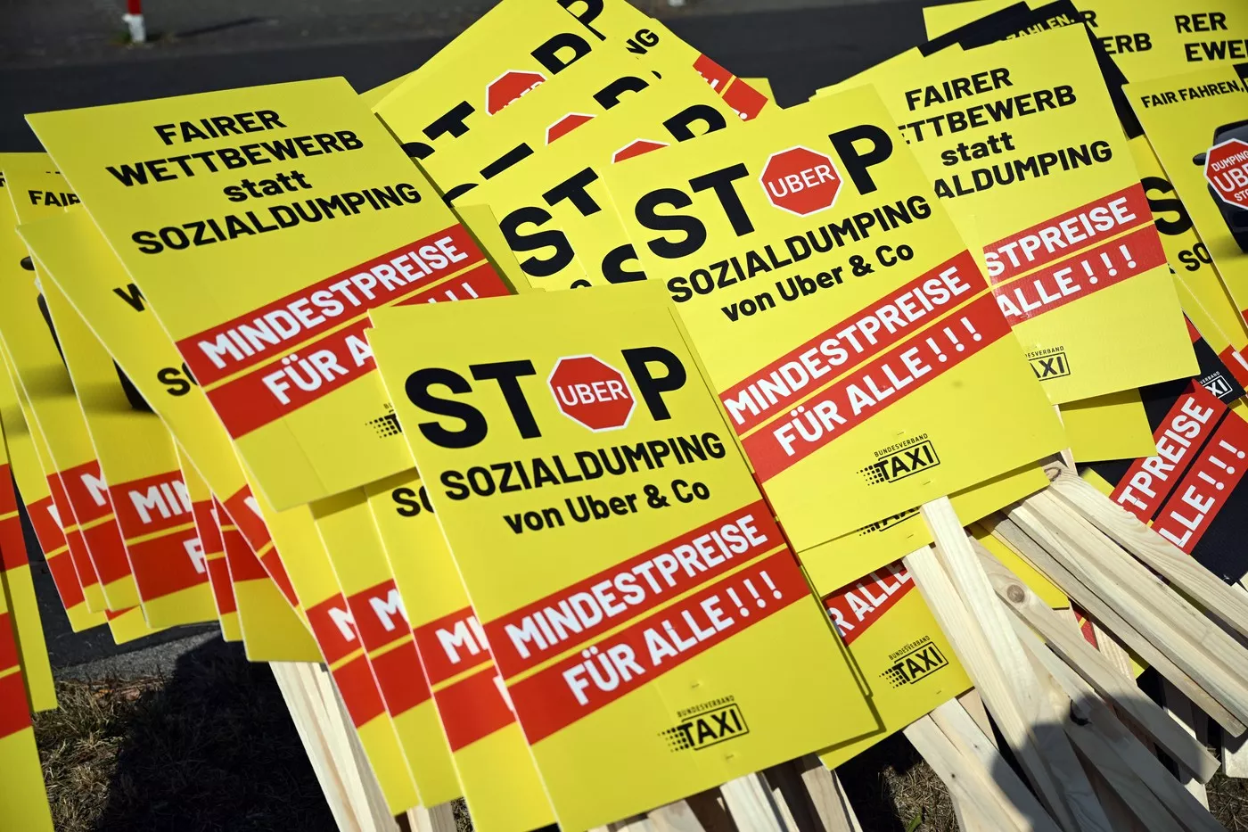 Taksisti širom Njemačke protestuju zbog Ubera