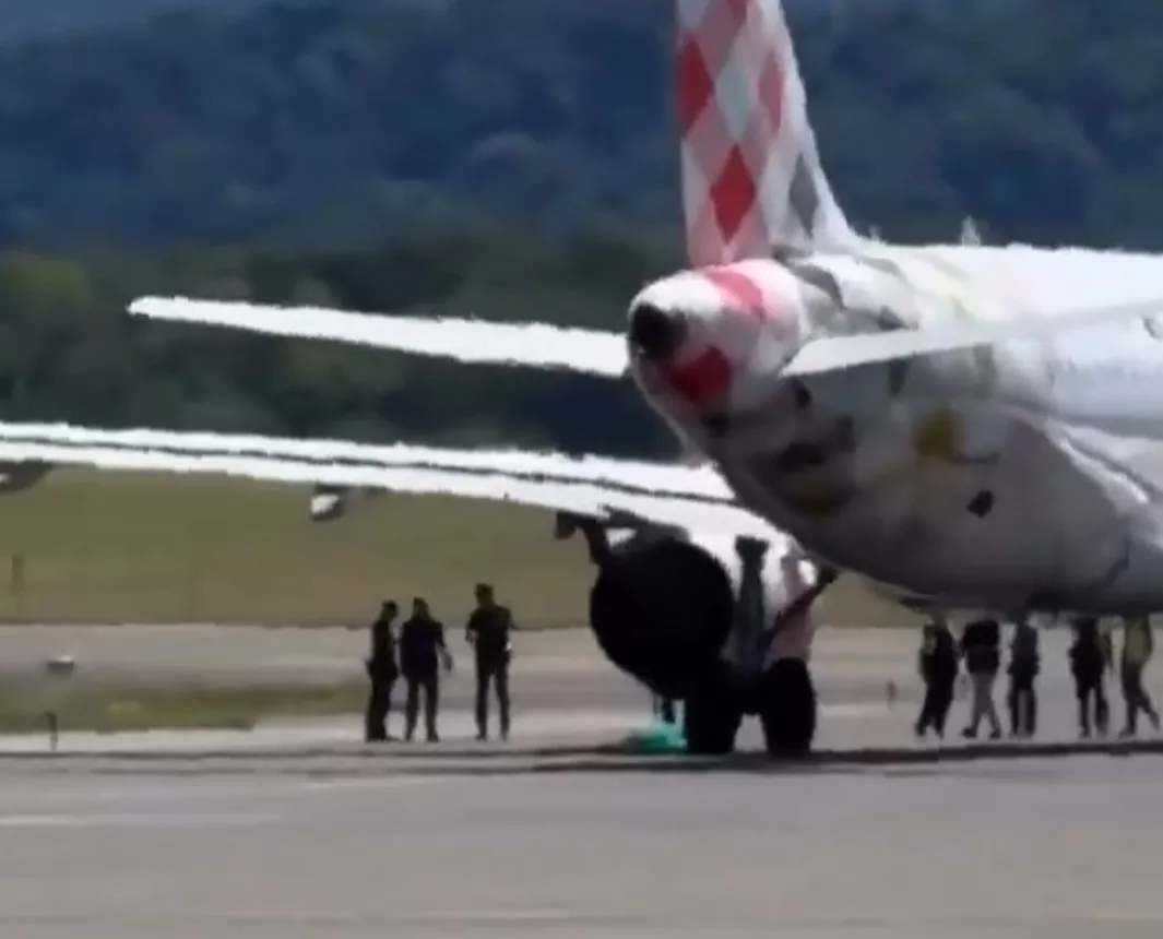 Italija: Muškarca usisao motor aviona