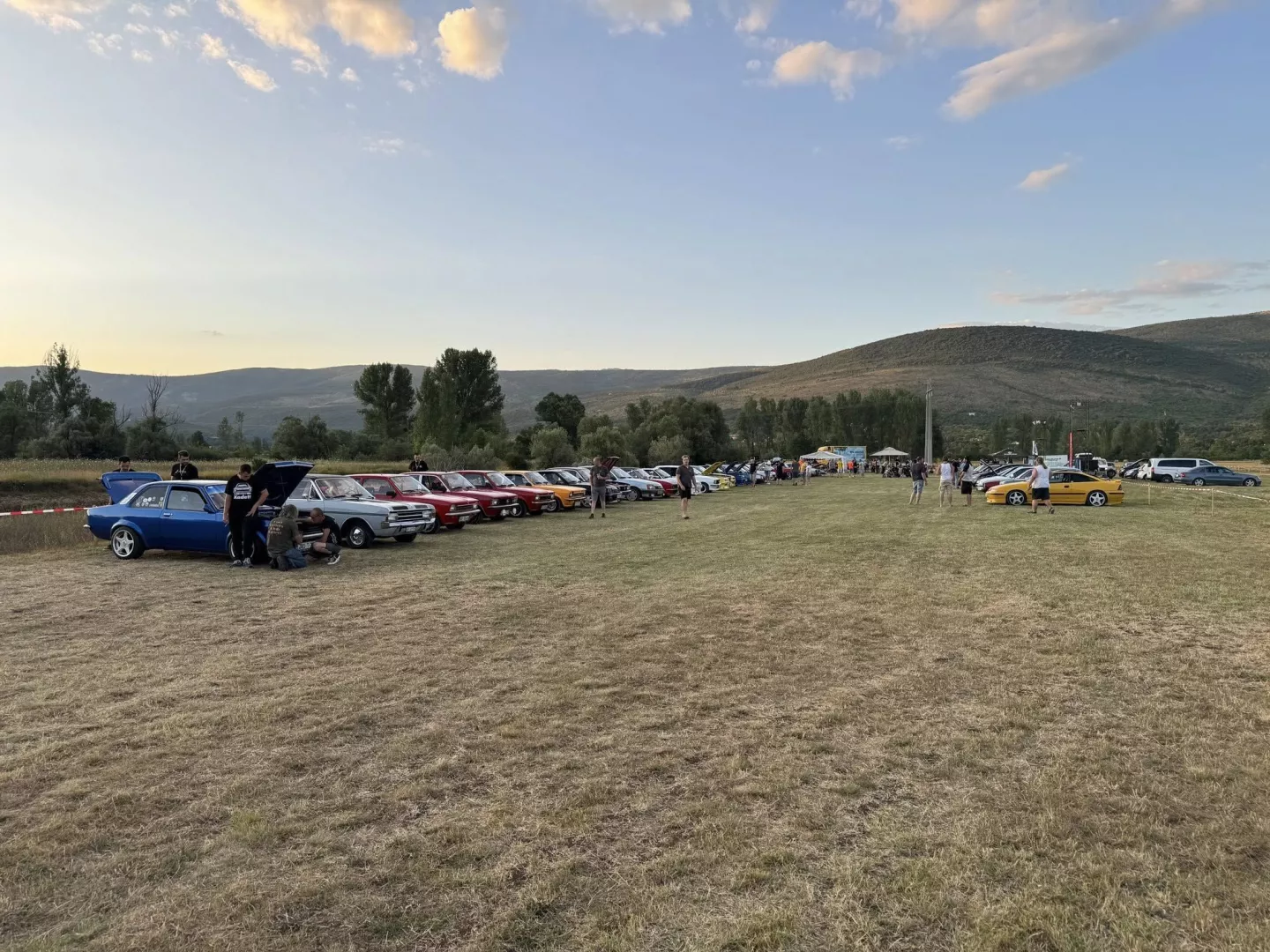Međunarodni Opel susret u Hercegovini: Više od 130 oldtimera iz osam zemalja 