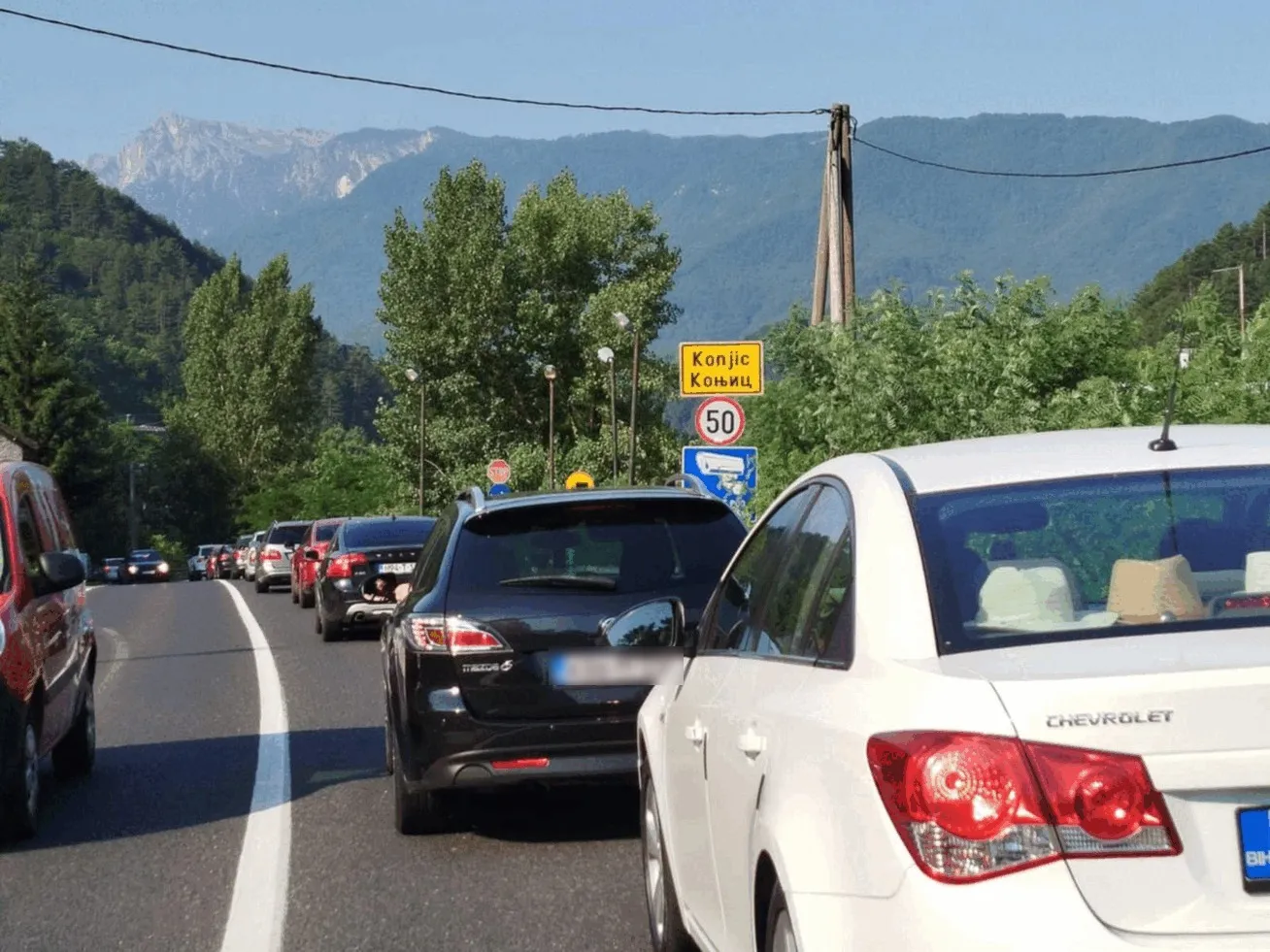 Na ulazu u Konjic kolona duga oko 10 kilometara