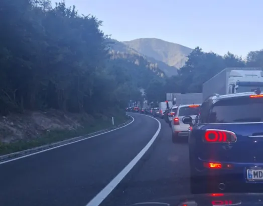 Na ulazu u Konjic kolona duga oko 10 kilometara