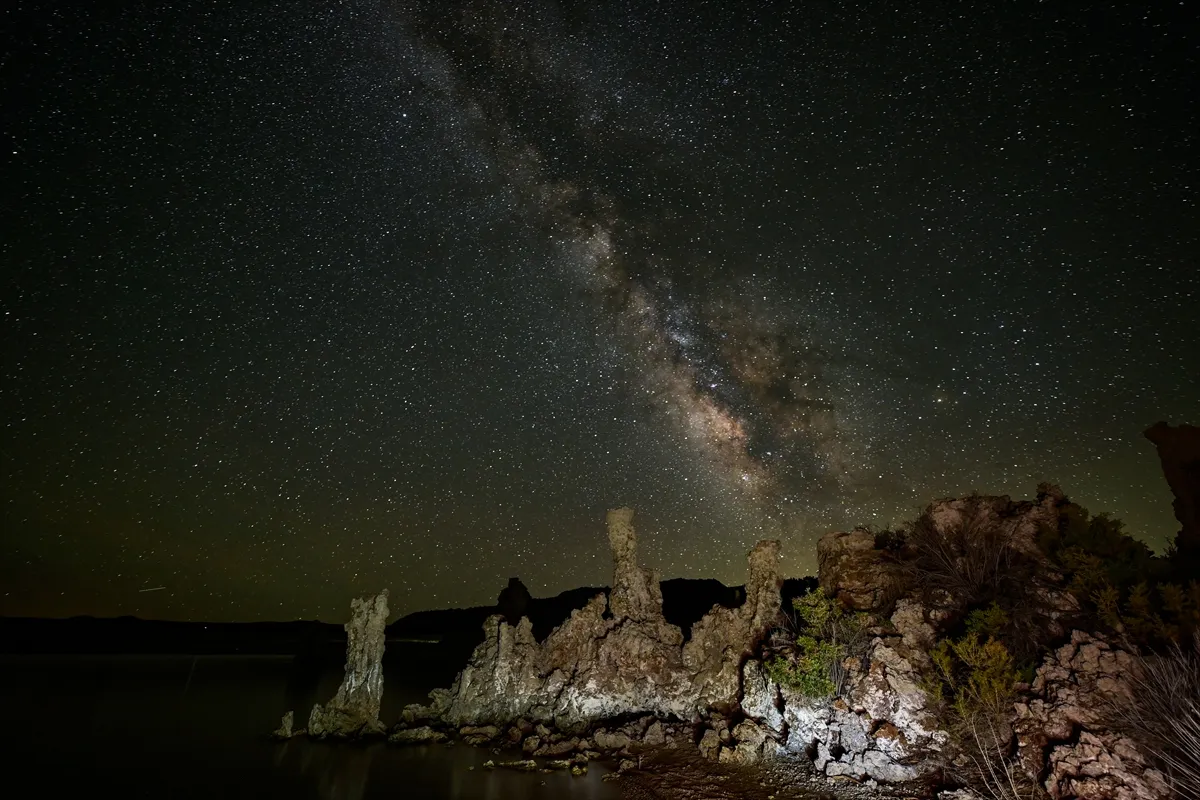 Fascinantne fotografije Mliječnog puta na jezeru Mono u Kaliforniji