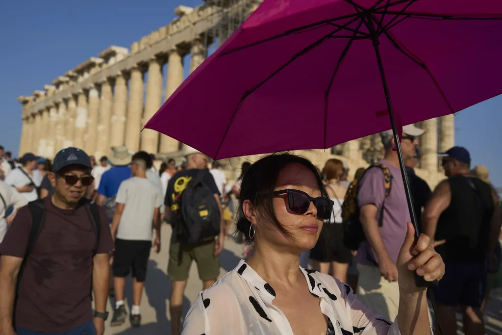 Temperature u Grčkoj do 46 stepeni, izbio velik požar