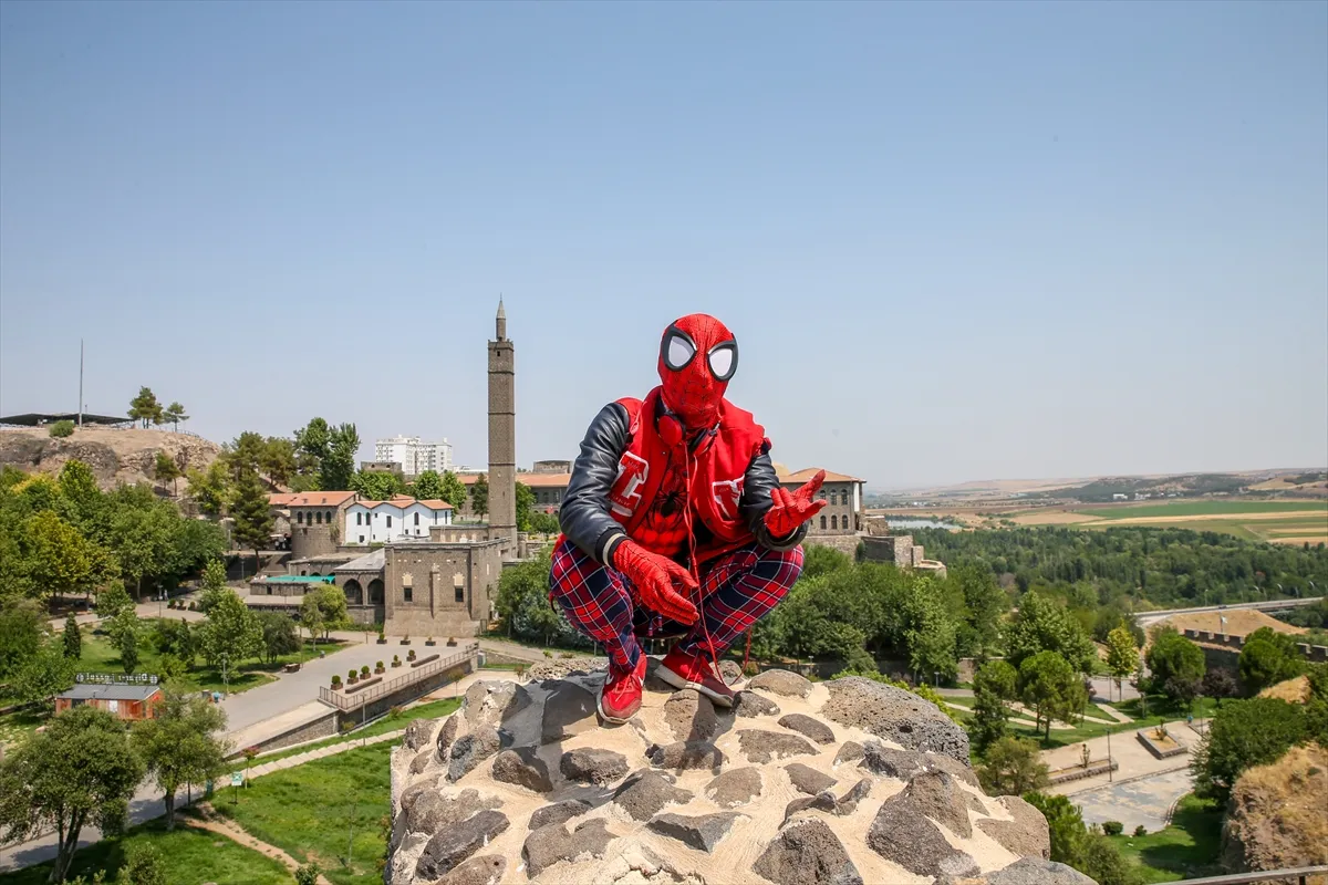 Turski Spider-Man stigao u Diyarbakir, želi posjetiti sve turske gradove