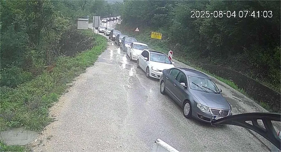 Pojačan saobraćaj na više prelaza prema Hrvatskoj i Crnoj Gori