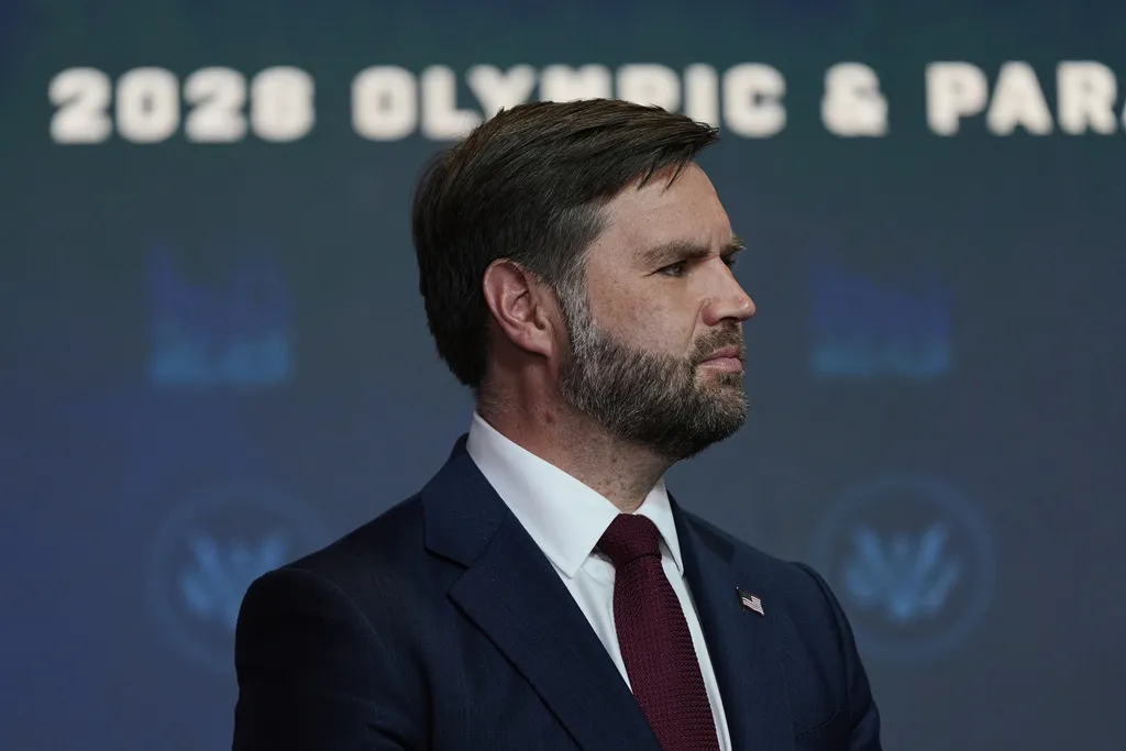 The Guardian: JD Vance podigao nivo rijeke u Ohaju radi boljeg veslanja tokom porodičnog odmora