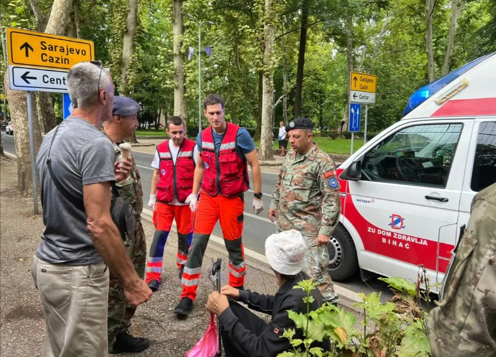 Pripadnici EUFOR-a iz Turske i Sjeverne Makedonije pritekli u pomoć starijem muškarcu u Bihaću