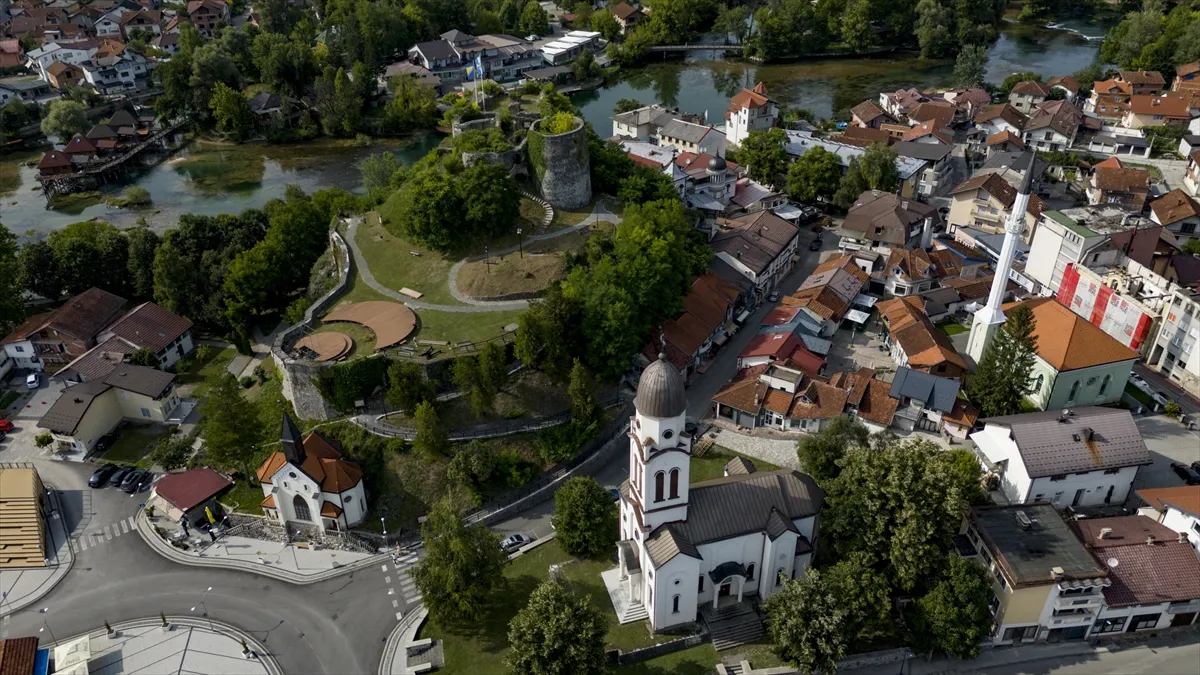 Tri bogomolje u jednom "dvorištu" u Bosanskoj Krupi