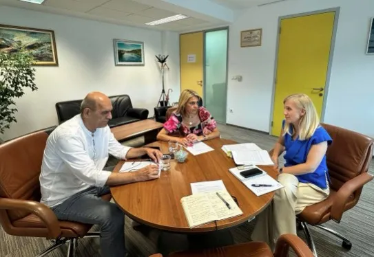 Jurišić se sastala da direktorom bazena "Otoka", reagovali grupa građana, Ministarstvo se ogradilo