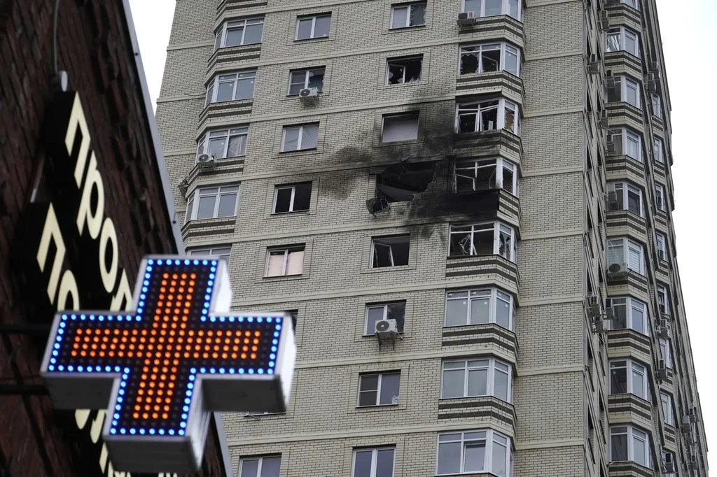 U ukrajinskom napadu dronova na Rostov oštećeno 20 zgrada