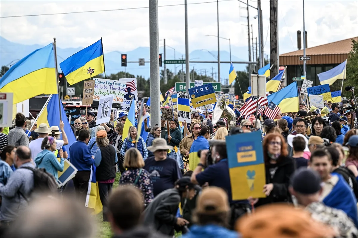 Proukrajinske demonstracije na Aljasci uoči sastanka Trumpa i Putina