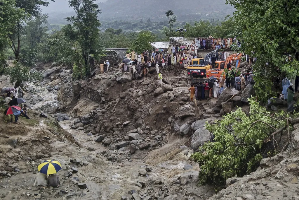 Helikopter s humanitarnom pomoći se srušio u Pakistanu, poginulo pet ljudi
