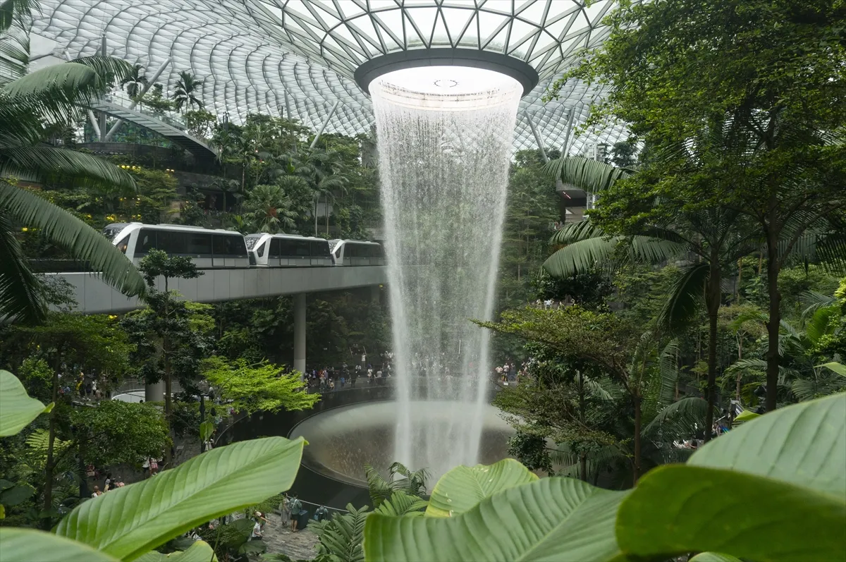 Najviši zatvoreni vodopad na svijetu krasi aerodrom u Singapuru
